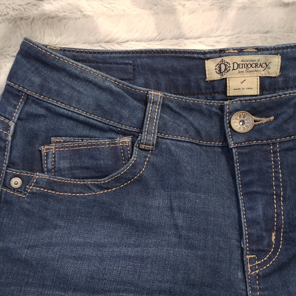 Democracy Bermuda length shorts - Picture 4 of 6